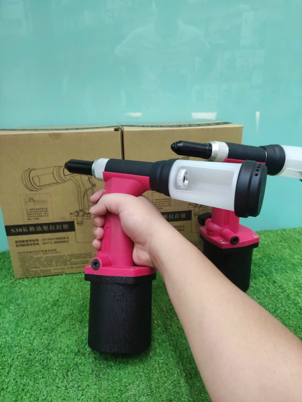 SÚNG BẮN ĐINH RIVE BẰNG HƠI, SÚNG RÚT RIVE